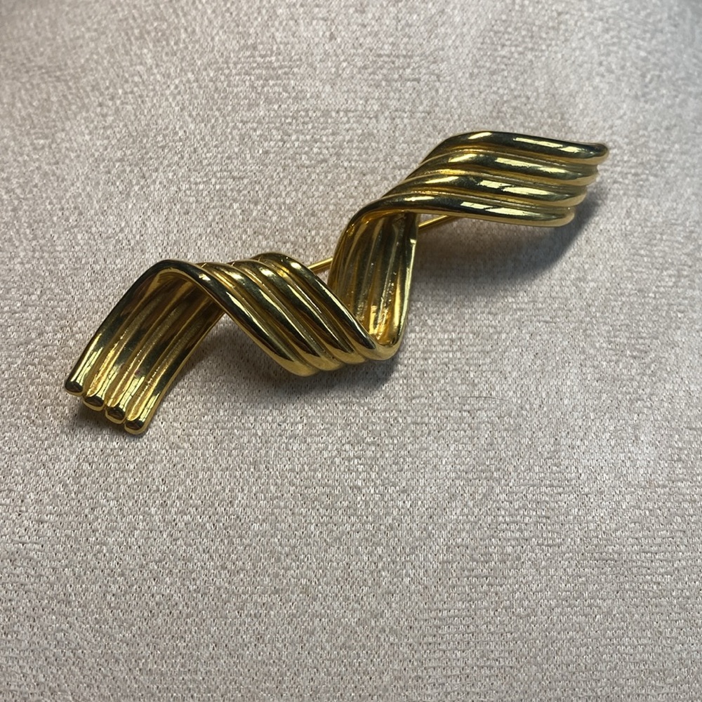 Vintage 80s 90’s modernist goldtone coiled twist brooch